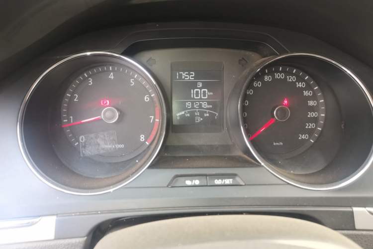 Used Volkswagen Bora 2013 1.6L Manual Fashion Edition Odometer Close Up