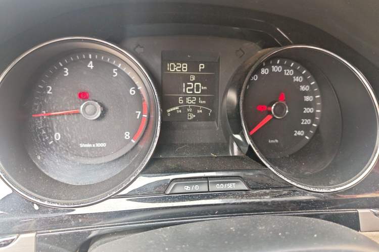 Used Volkswagen Bora 2013 1.6L Automatic Comfort Model Odometer Close Up