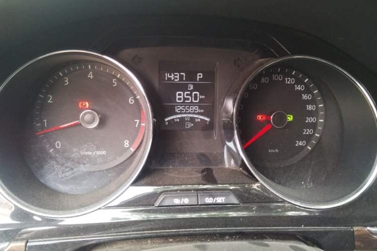 Used Volkswagen Bora 2013 1.4T Automatic Luxury Model Odometer Close Up