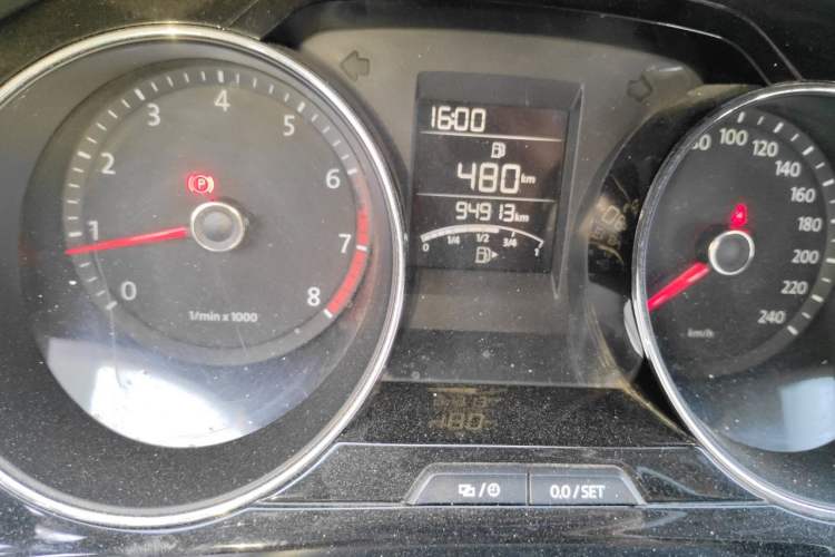 Used Volkswagen Bora 2013 1.6L Manual Comfort Model Odometer Close Up