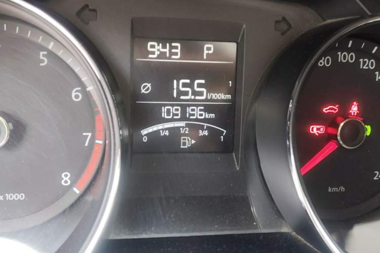 Used Volkswagen Bora 2013 1.6L Automatic Fashion Model Odometer Close Up
