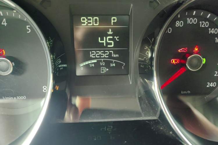 Used Volkswagen Bora 2013 1.6L Automatic Comfort Model Odometer Close Up
