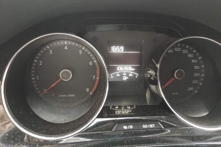 Used Volkswagen Bora 2013 1.4T Automatic Comfort Model Odometer Close Up
