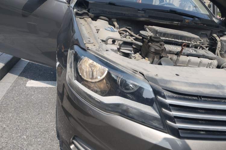 Used Volkswagen Bora 2013 1.6L Manual Fashion Edition Right Front Headlight