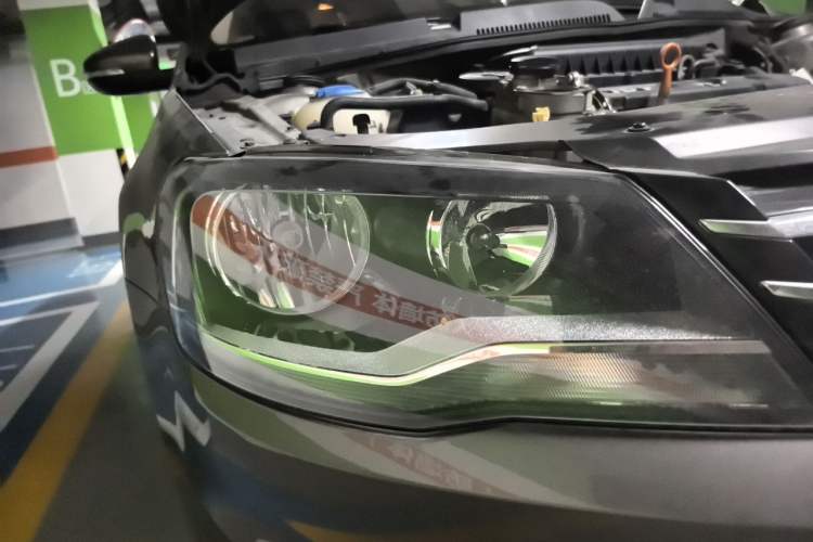 Used Volkswagen Bora 2013 1.6L Manual Comfort Model Right Front Headlight