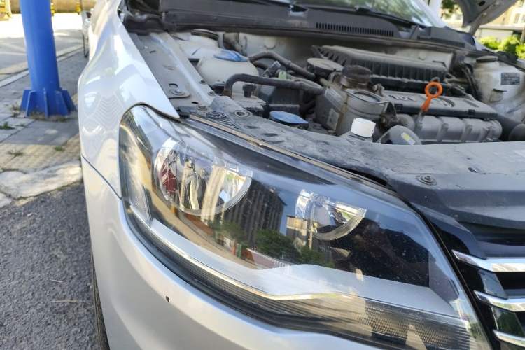 Used Volkswagen Bora 2013 1.6L Manual Fashion Edition Right Front Headlight