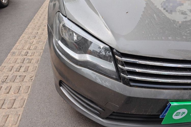 Used Volkswagen Bora 2013 1.6L Automatic Fashion Model Right Front Headlight