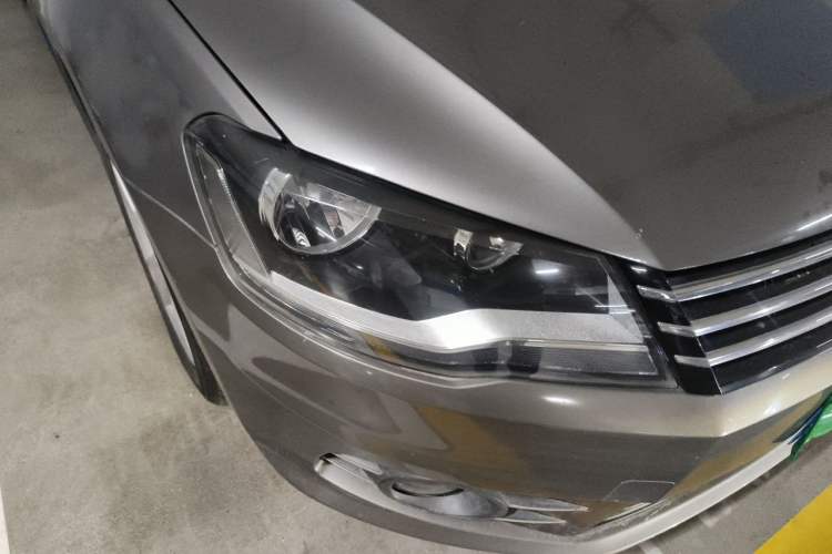 Used Volkswagen Bora 2013 1.6L Automatic Comfort Model Right Front Headlight