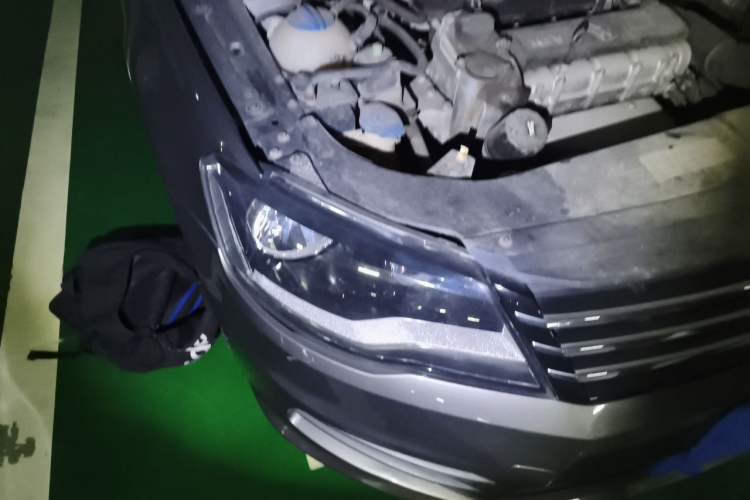 Used Volkswagen Bora 2013 1.6L Manual Fashion Edition Right Front Headlight