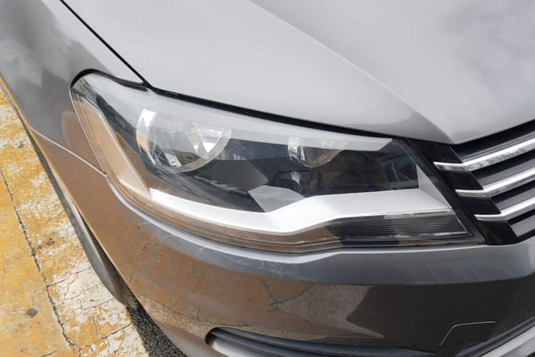 Used Volkswagen Bora 2013 1.6L Automatic Fashion Model Right Front Headlight