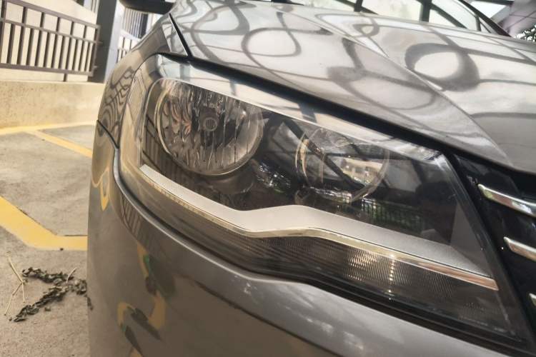 Used Volkswagen Bora 2013 1.6L Automatic Comfort Model Right Front Headlight