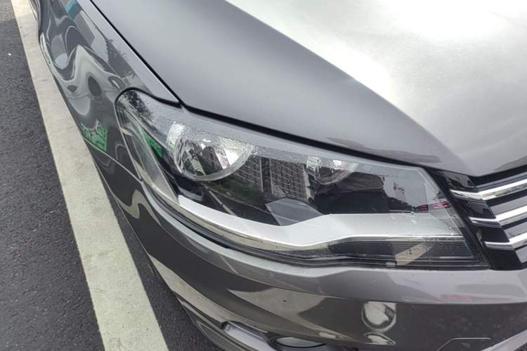 Used Volkswagen Bora 2013 1.6L Automatic Comfort Model Right Front Headlight