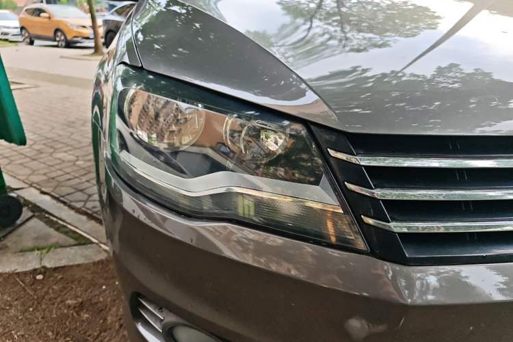 Used Volkswagen Bora 2013 1.6L Manual Comfort Model Right Front Headlight