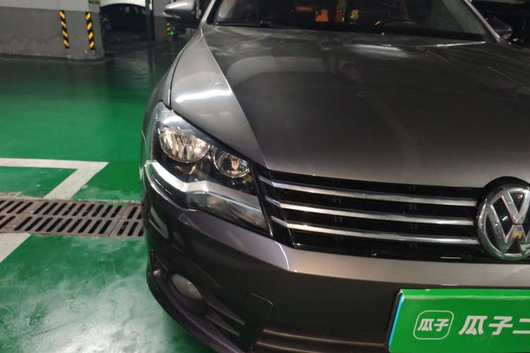 Used Volkswagen Bora 2013 1.6L Automatic Comfort Model Right Front Headlight