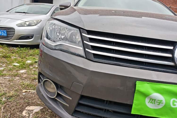 Used Volkswagen Bora 2013 1.6L Automatic Fashion Model Right Front Headlight