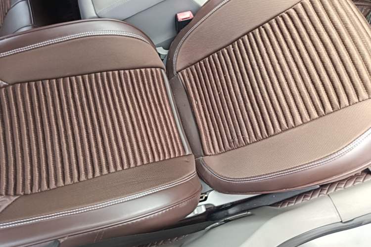 Used Volkswagen Bora 2013 1.6L Manual Fashion Edition Right Front Seat