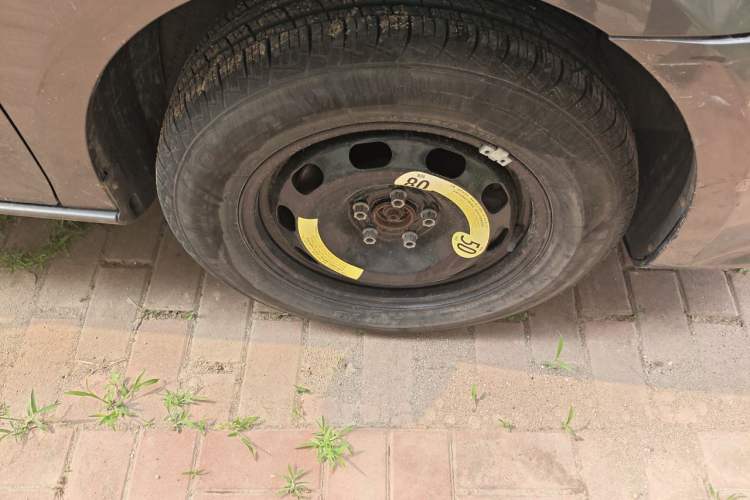 Used Volkswagen Bora 2013 1.6L Automatic Comfort Model Right Front Wheel Hub