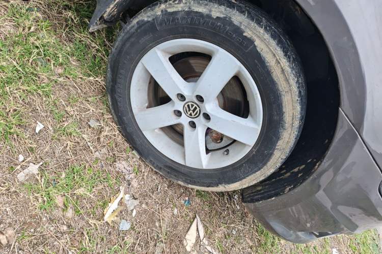 Used Volkswagen Bora 2013 1.6L Automatic Fashion Model Right Front Wheel Hub