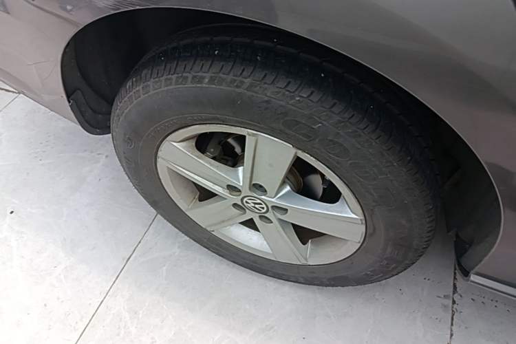 Used Volkswagen Bora 2013 1.6L Manual Fashion Edition Right Rear Wheel Hub