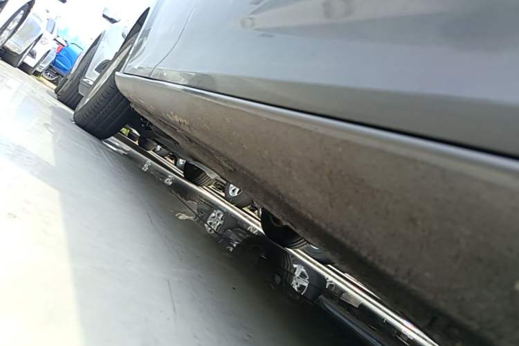 Used Volkswagen Bora 2013 1.6L Manual Fashion Edition Right Side Sill