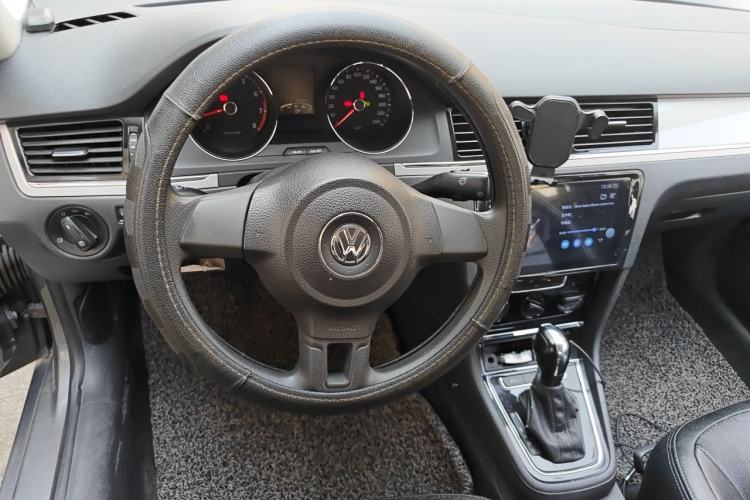 Used Volkswagen Bora 2013 1.6L Automatic Fashion Model Steering Wheel