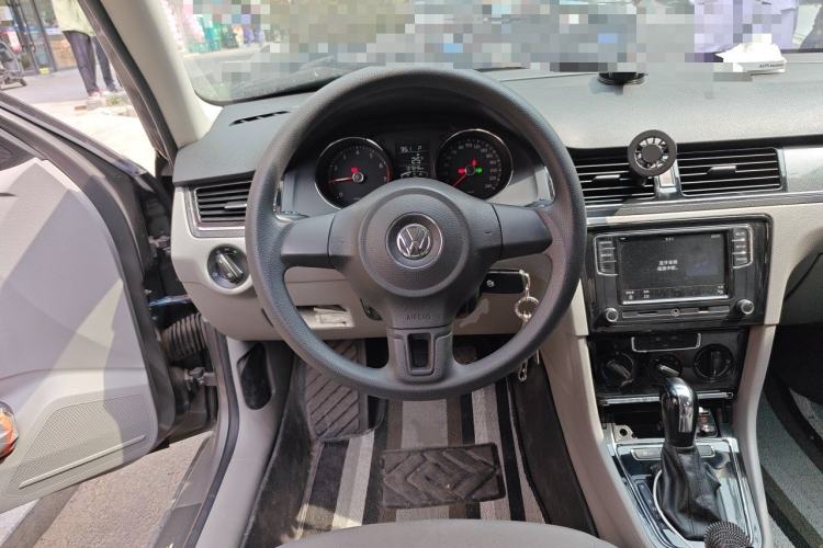 Used Volkswagen Bora 2013 1.6L Automatic Fashion Model Steering Wheel