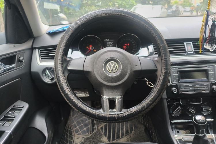 Used Volkswagen Bora 2013 1.6L Manual Comfort Model Steering Wheel