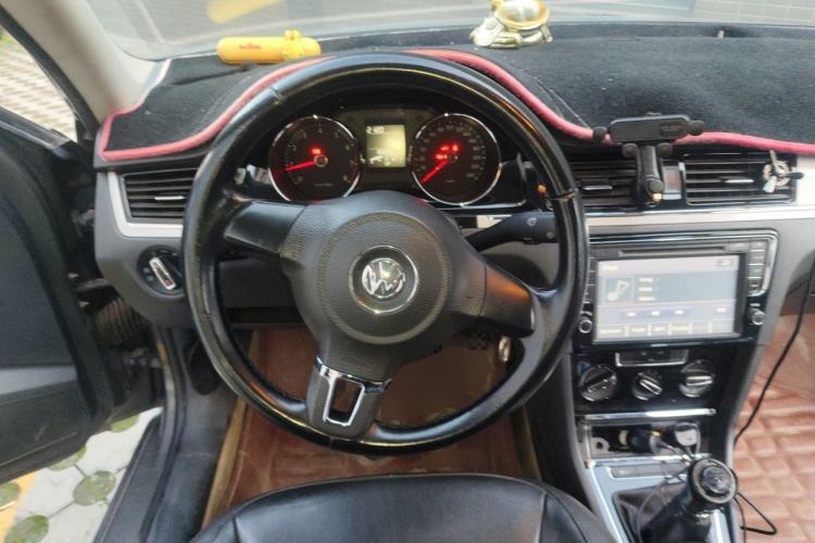 Used Volkswagen Bora 2013 1.6L Manual Comfort Model Steering Wheel