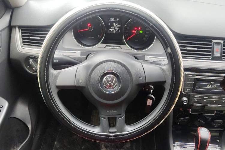Used Volkswagen Bora 2013 1.6L Automatic Fashion Model Steering Wheel