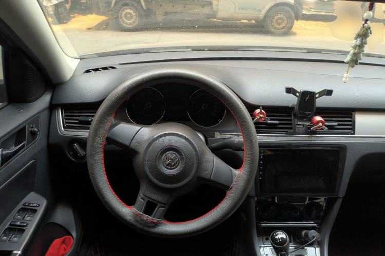 Used Volkswagen Bora 2013 1.6L Manual Fashion Edition Steering Wheel