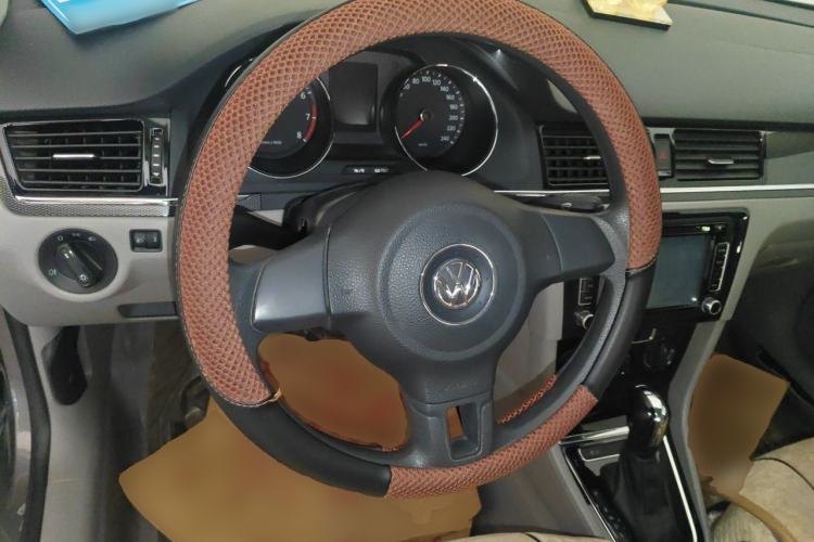 Used Volkswagen Bora 2013 1.6L Automatic Fashion Model Steering Wheel