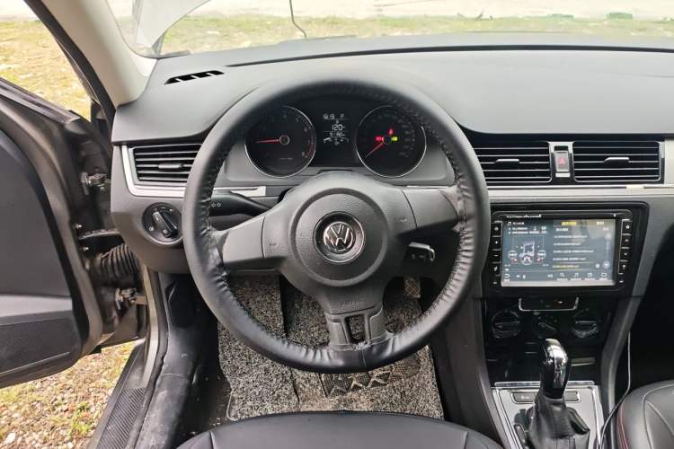 Used Volkswagen Bora 2013 1.6L Automatic Fashion Model Steering Wheel
