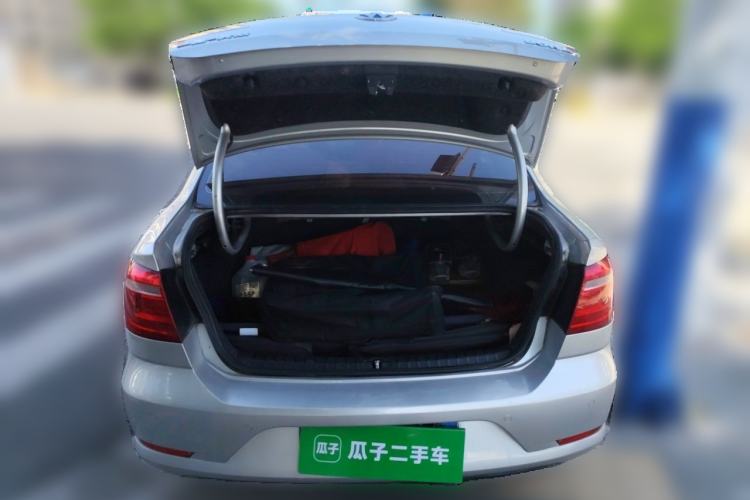Used Volkswagen Bora 2013 1.6L Manual Fashion Edition Trunk