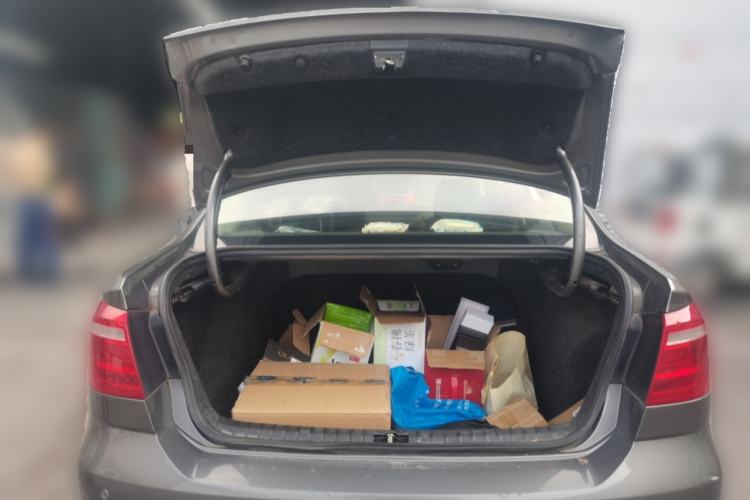 Used Volkswagen Bora 2013 1.6L Manual Fashion Edition Trunk