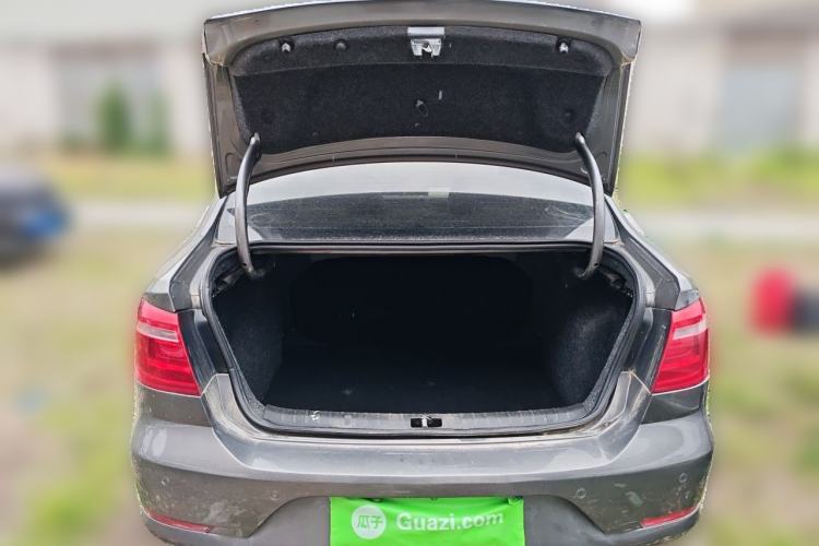 Used Volkswagen Bora 2013 1.6L Automatic Fashion Model Trunk