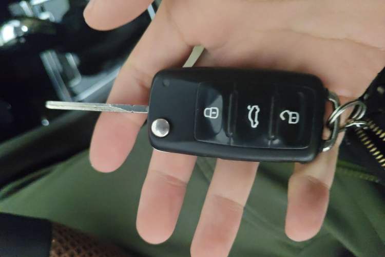 Used Volkswagen Bora 2013 1.6L Automatic Fashion Model Vehicle Key