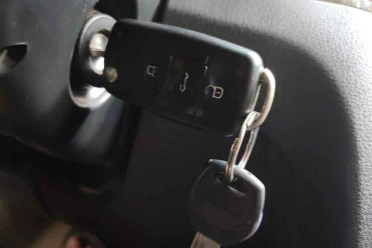 Used Volkswagen Bora 2013 1.6L Automatic Luxury Model Vehicle Key