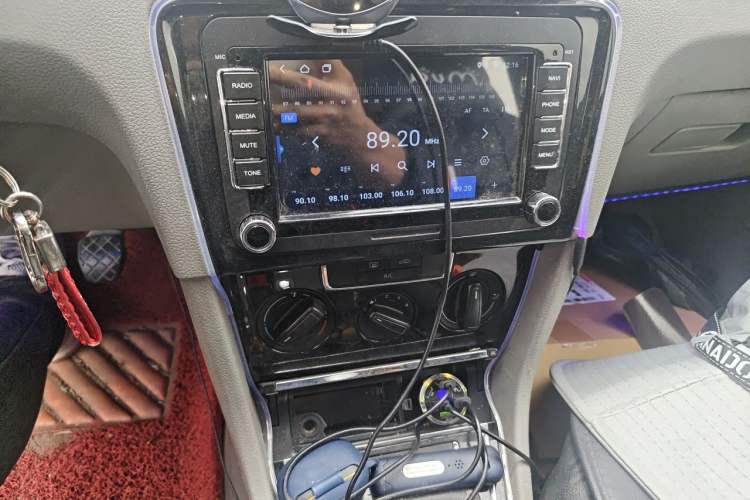 Used Volkswagen Bora 2013 1.6L Manual Fashion Edition Audio And AC Panel