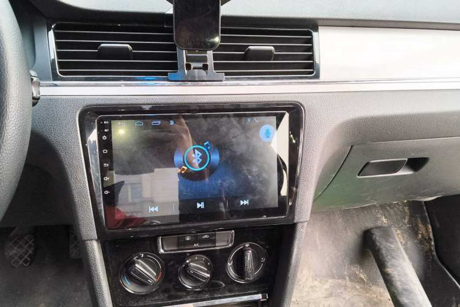 Used Volkswagen Bora 2013 1.6L Manual Fashion Edition Audio And AC Panel