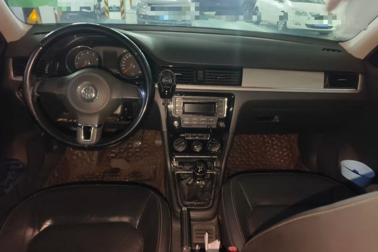 Used Volkswagen Bora 2013 1.6L Manual Comfort Model Center Console