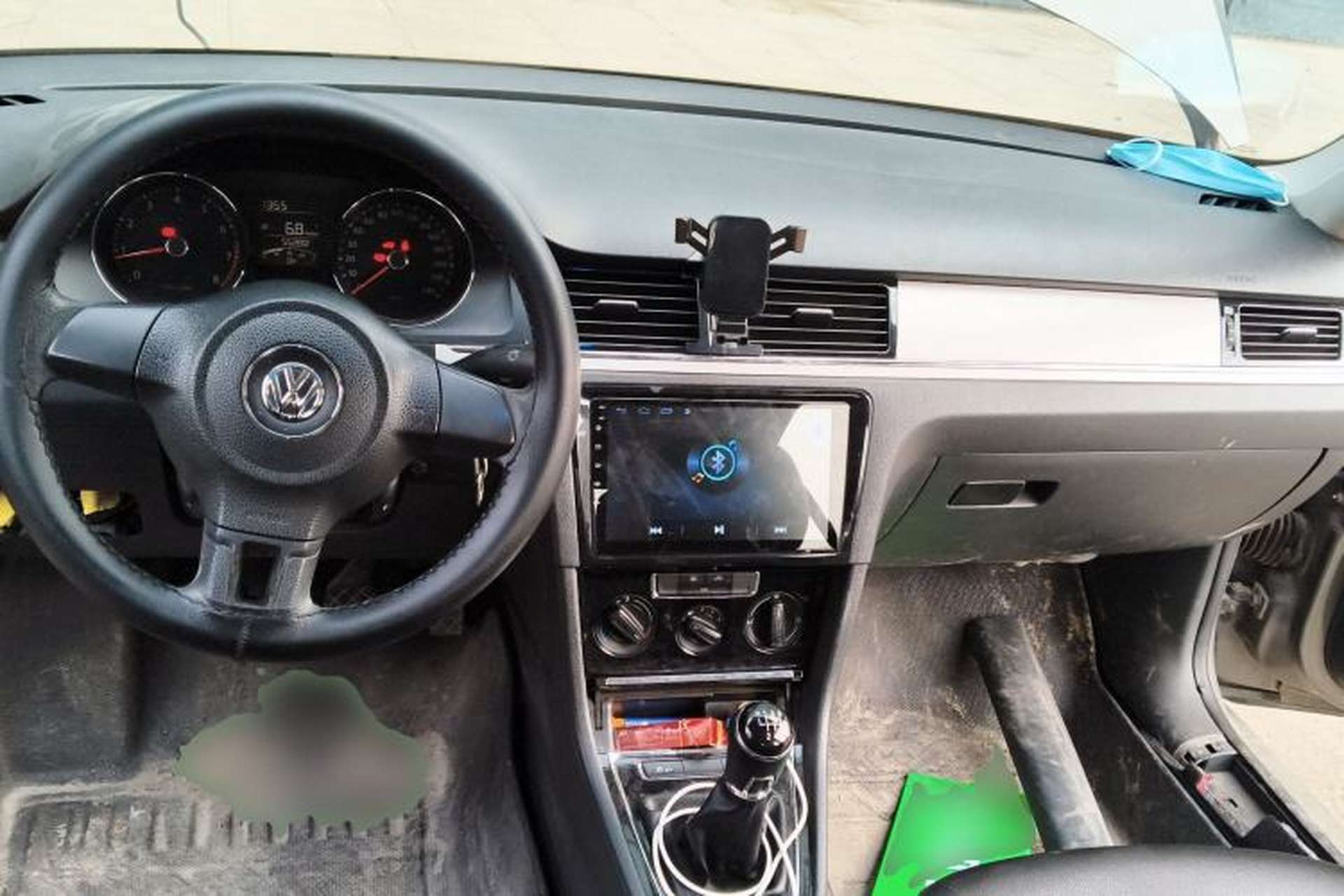 Used Volkswagen Bora 2013 1.6L Manual Fashion Edition Center Console