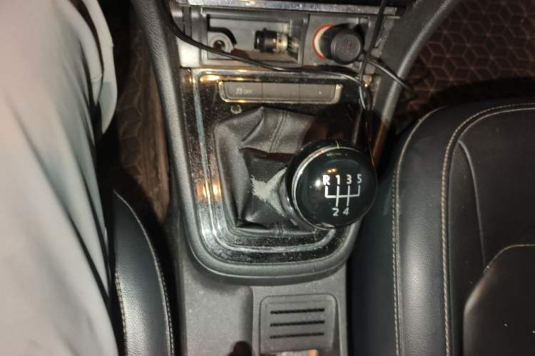 Used Volkswagen Bora 2013 1.6L Manual Comfort Model Gear Lever