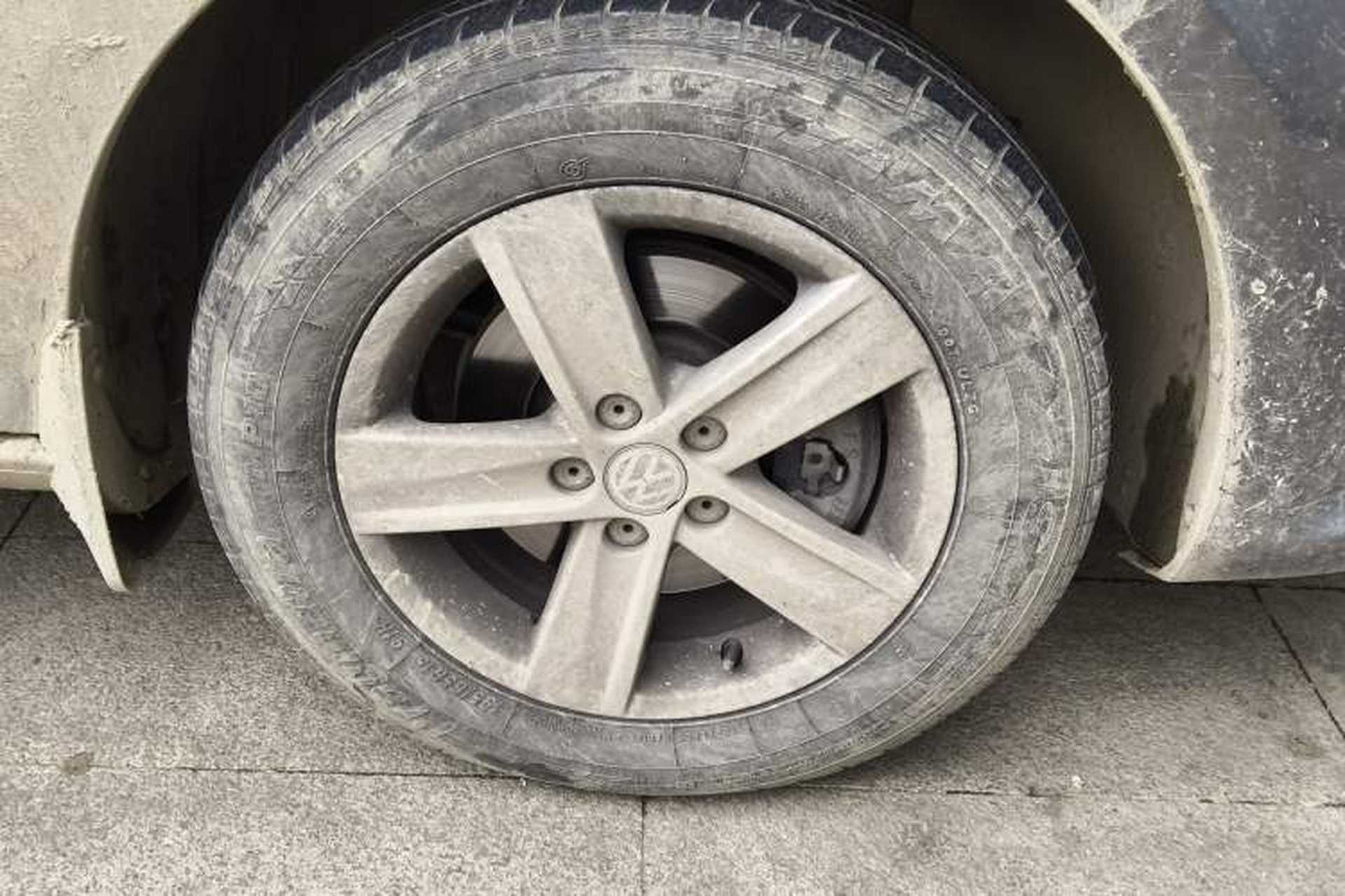Used Volkswagen Bora 2013 1.6L Manual Fashion Edition Right Front Wheel Hub
