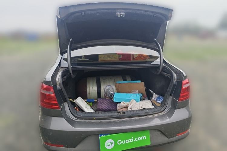 Used Volkswagen Bora 2013 1.6L Manual Fashion Edition Trunk