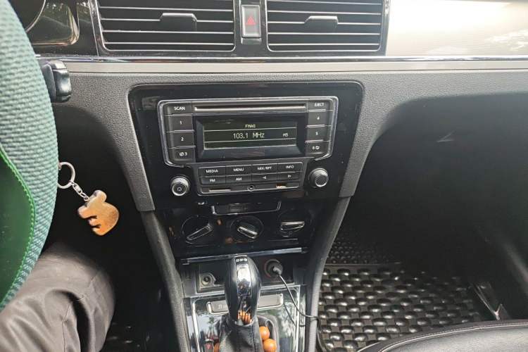 Used Volkswagen Bora 2013 1.4T Automatic Comfort Model Audio And AC Panel