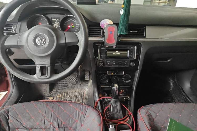 Used Volkswagen Bora 2013 1.6L Automatic Fashion Model Center Console