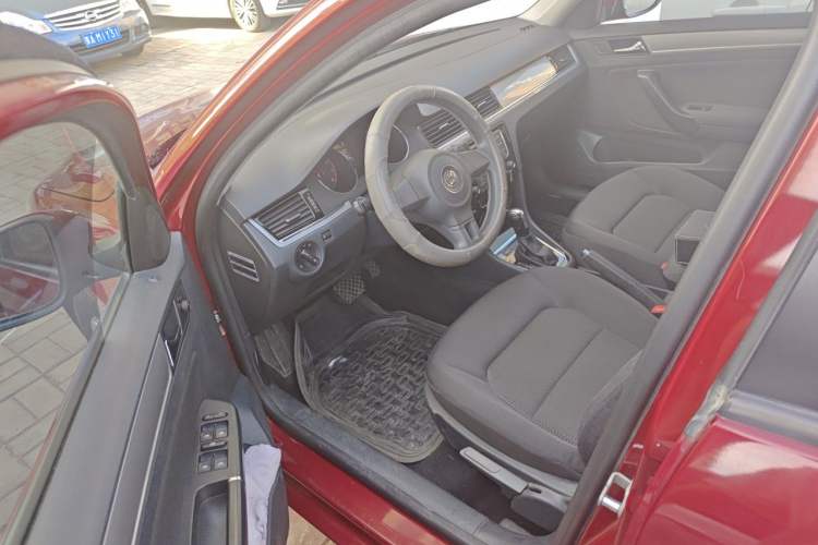 Used Volkswagen Bora 2013 1.6L Automatic Fashion Model Driver Seat