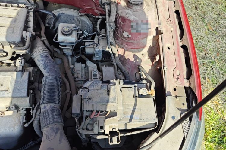 Used Volkswagen Bora 2013 1.6L Automatic Fashion Model Engine Bay Left