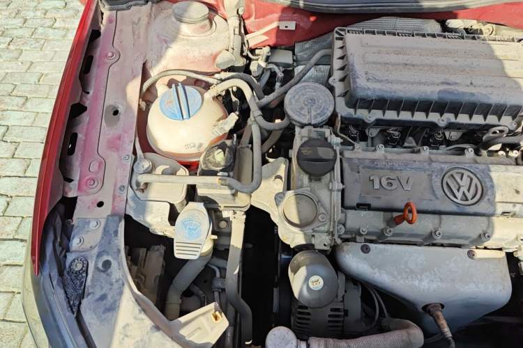 Used Volkswagen Bora 2013 1.6L Automatic Fashion Model Engine Bay Right