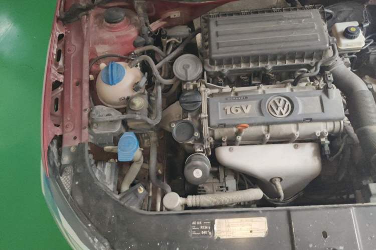 Used Volkswagen Bora 2013 1.6L Automatic Fashion Model Engine Bay Right